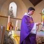 Funérailles à l’église, la place des prêtres en question