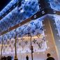 Sur les Champs-Élysées, une malle géante LVMH dénoncée par les élus écologistes