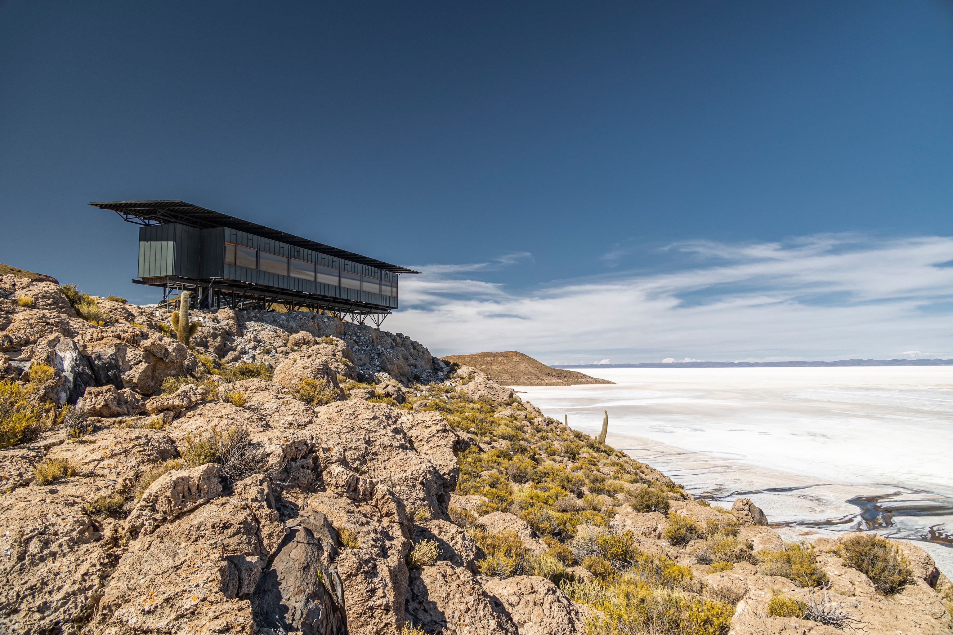 Explora lodge over cliff