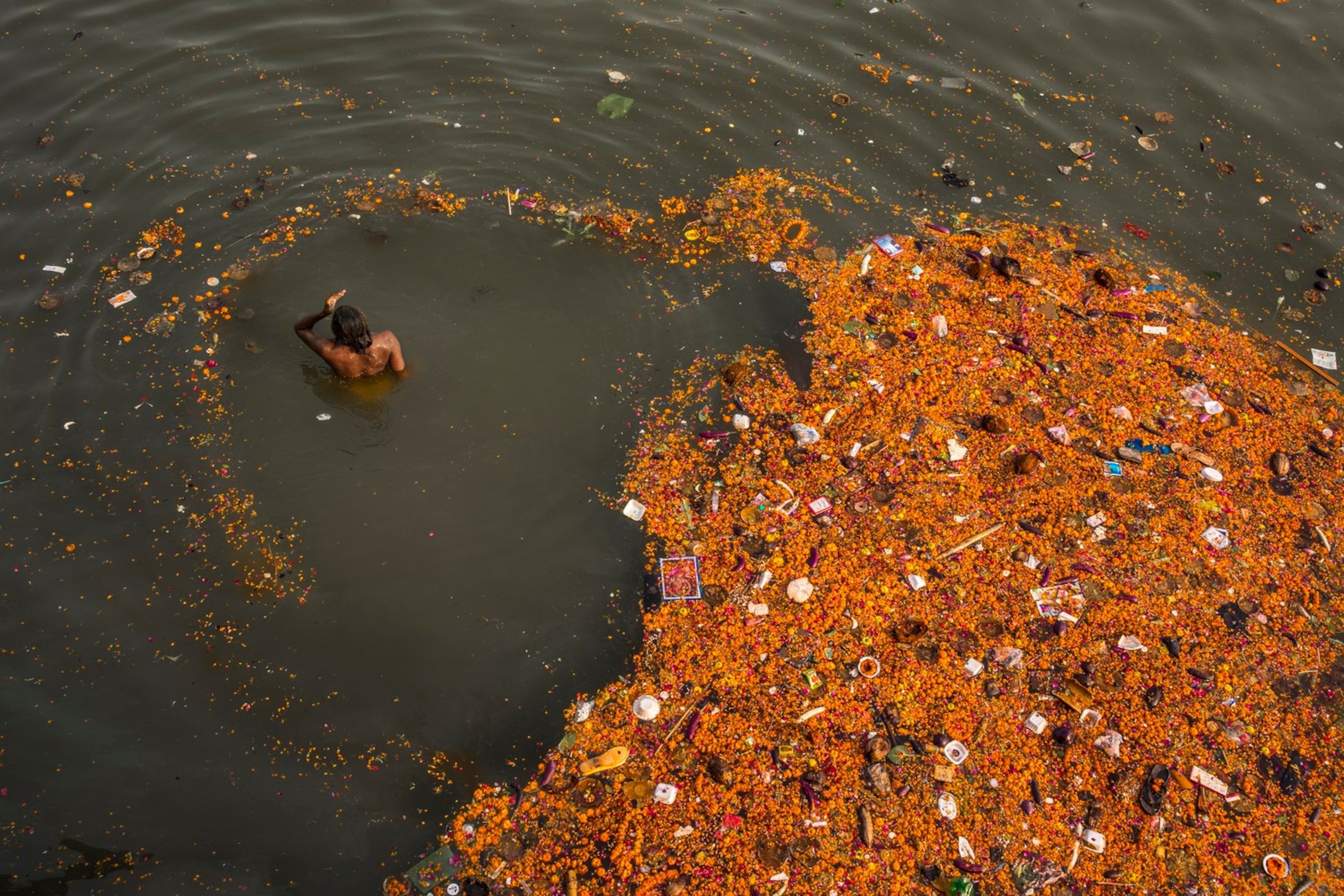 Plastics and other pollution m ix with offerings of flowers in the sacred Ganges River in Varanasi (Binaris), India. The Ganges has become one of India’s most polluted rivers, sacred to all Hindus.