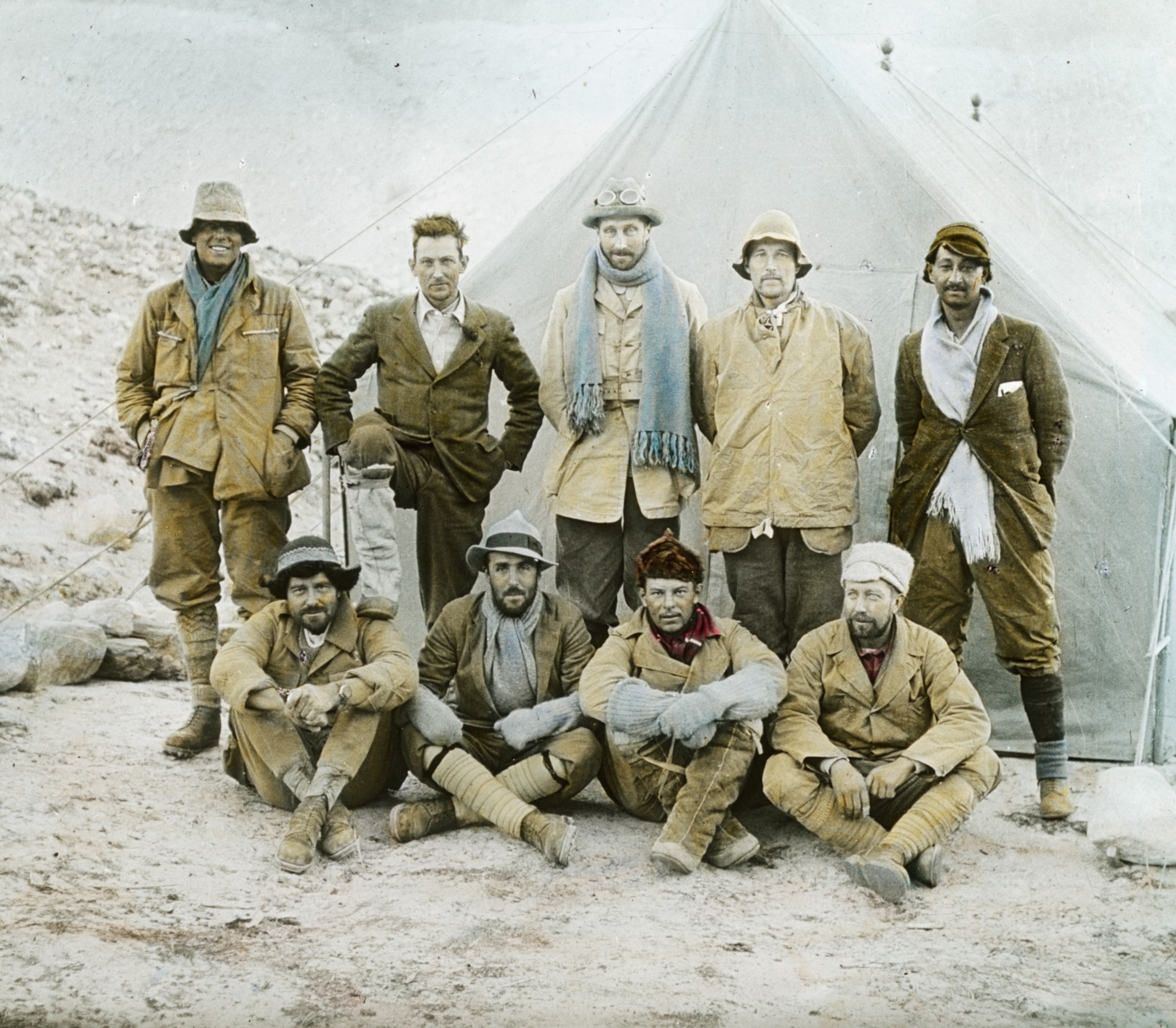 1924 everest expedition members in a row