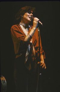 Stunning Photos of Linda Ronstadt on Stage in the 1970s ~ Vintage Everyday