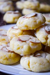 Almond Meltaway Cookies - The Jam Jar Kitchen