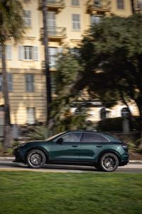 2024 Porsche Macan Turbo