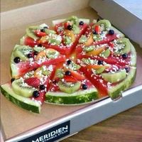 Idea: Watermelon Pizza (a pizza fruit salad) | Image from somewhere else but I linked it to another site with "recipe" =P