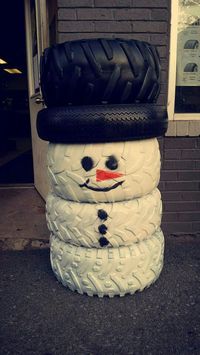 Tire snowman                                                                                                                                                                                 Más