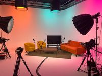 We both know that for a podcast to be a success, you’ve got to film it too. Take full advantage of our studio and curate a podcast set that fits your vision.   The opportunities are endless, find out more.  #londonstudio #studioset #podcasting #podcaststudio