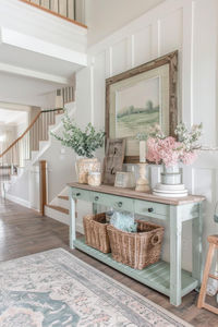 40 Farmhouse Entry Table Decor Ideas for a Warm Welcome