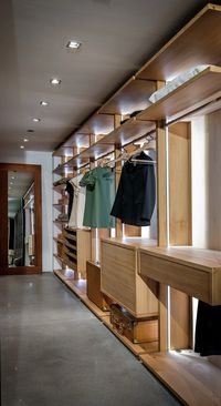 Walk-in closet made of blockboard and solid wood AVANT OPEN by Riva 1920_2