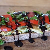 How to make avocado toast - 4 ways! The best avocado toast recipes that are vegan and healthy.