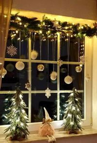 Easy, DIY cozy Christmas decorations!   Great way to spice up a small space or window    ___________________________ fall fall nails November nails Christmas decorations