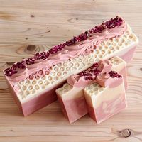 Made with pure honey, French pink clay and a gorgeous floral essential oil blend, this beauty smells like the most delicate, sweet rose dipped in honey. Palm oil free. Almond oil free. Oat free. Ingredients: Coconut Oil, Shea Butter, Canola Oil, Castor Oil, filtered water, Sodium Hydroxide, Himalayan salt, pink Kaolin Clay, Coconut Milk Powder, honey, dried rose petals, Essential Oil blend of lavender, rose geranium, benzoin and orange.