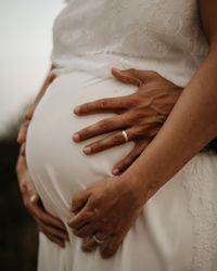 Pregnant bride, pregnancy wedding dress. futur parents get married. cymbelline dress. wedding in vineyard in provence. Good wine. Ninon Duret moody wedding photographer and videographer