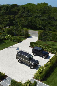 So, you're looking to increase your home's curb appeal and give your property a fresh new look. Have you ever considered upgrading your driveway? You may not think twice about where you park your car, but the right paving stones and laying pattern can transform your driveway into a real conversation piece.   Driveway Designs Home Decor Dream Landscape Dream Hope Home DIY Backyard Landscaping Home Decor Ideas Bedroom Inspirations Kitchen Designs Summer Aesthetic Modern House Home Ideas Outdoor