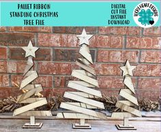 a wooden christmas tree sitting on top of a table next to a brick wall with the words pallet ribbon standing christmas tree file