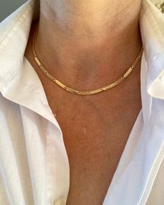 Stunning solid 18ct yellow gold collar length chain. This beautiful chain has a mix of polishing scroll links with frosted solid links. This gorgeous 18k gold necklace has a matching bracelet which is sold separately. Please see link below: https://www.etsy.com/uk/listing/1328543885/vintage-solid-18k-bracelet-matching?click_key=5da4a4e764d37b37ad361259e16c374c3496f77a%3A1328543885&click_sum=9442a890&ref=shop_home_active_1&frs=1 This necklace is beautifully made, with each link having a small cur Classic Gold Chain Necklace, Bracelet Matching, Necklace Collar, 18k Gold Necklace, Length Necklace, Hippie Necklace, Gold Collar, Stacked Jewelry, Matching Bracelet