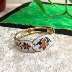 Diameter 5cm #vintage #bracelet #vintagejewellery #retro #jewellery 👀 Please read before purchasing 📏 Check the measurements before buying as each item is different. 🔍 Please note that vintage or secondhand items may have signs of used and small imperfections, feel free to ask more details. 🖤 No return / refunds. Vintage Bangle Bracelets For Wedding, Retro Handmade Bangle Jewelry, Vintage Handmade Bangle For Wedding, Vintage Metal Bangle For Wedding, Vintage Flower Jewelry For Collectors, Vintage Flower Jewelry Collectible, Vintage White Bangle For Wedding, Vintage Collectible Flower Jewelry, Vintage Wedding Bangle