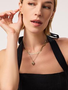 Be the first to get this adorable gold heart necklace inspired by the perfect geometry of round shapes and with a sleek, glossy texture. Puffed Heart Necklace, Necklaces Elegant, Snap Bag, Heart Necklaces, Puffed Heart, Perfect Eyes, Solid Gold Earrings, Gold Heart Necklace, Chain Extenders