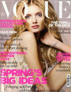 a woman with long blonde hair on the cover of an issue of magazine voie