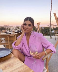 womens pink blazer Look Legging, Negin Mirsalehi, Blazer Pattern, Cotton Blazer, Pink Blazer, Fashion Weeks, Mode Inspo, Date Outfits, Mode Inspiration