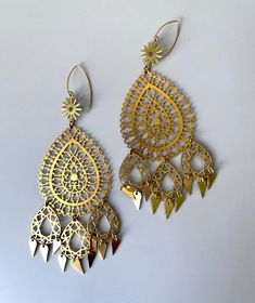 Starting from the top is a raw brass circular sun like component connected to a larger raw brass laser filigree component with smaller filigree teardrop pendants with spike charms finishing off the bottom.   Hung from raw brass ear wires and measure 5 in. long. ♥ TARA LEA SMITH JEWELRY / HANDMADE in CINCINNATI, OHIO Vintage Earrings Gold, Gold Filigree Earrings, Vintage Gold Earrings, Earrings Big, Filigree Earrings, Gold Art Deco, Deco Vintage, Gold Chandelier, Cincinnati Ohio