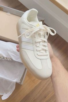 Looks Adidas, Adidas Samba Outfit, Trendy Shoes Sneakers, Pretty Shoes Sneakers, Cute Sneakers, Hype Shoes, Girly Shoes, Shoe Inspo, Everyday Shoes