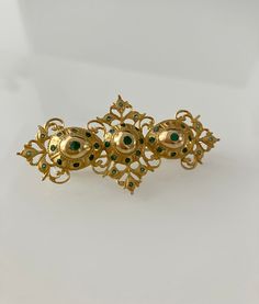 It is a brooch / pendant. Spanish, dating from the 18th Century. These types of pieces are very rare, since they were donated to churches for the crowns of the virgins and other goldsmiths. It is for a collector of high-quality Spanish jewelry. epoch. Approx. measurements, 6.3x 3.3cm. Weight, 12.8cm. Ceremonial Hallmarked Pendant Brooch, Ceremonial Gold Brooches With 17 Jewels, Traditional Yellow Gold Pendant Brooches, Traditional Yellow Gold Brooches For Formal Occasions, Traditional Yellow Gold Formal Brooches, Antique Baroque Brooches With 17 Jewels, Ornate Pendant Brooch For Ceremonial Occasions, Ceremonial Yellow Gold Brooch With Intricate Design, Ornate Yellow Gold Brooch For Ceremonial Use