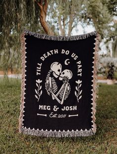 BESTSELLER Custom Woven Throw Halloween Skeletons Wedding Personalized Blanket Gothic Cotton Anniversary Gift Till Death Do Us Part - Etsy Gothic Wedding Gifts, Goth Halloween Wedding, Norse Pagan Wedding, Goth Wedding Party, Goth Wedding Ideas, Wedding Party Gift Ideas, Skeleton Blanket, Halloween Wedding Ideas, Horror Wedding