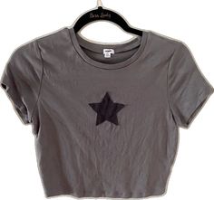 Trendy Summer T-shirt With Star Patch, Crew Neck Tops With Star Logo For Summer, Graphic Tee With Star Logo For Summer, Grunge Style Star Print T-shirt For Summer, Summer Grunge Star Print Top, Casual Summer Tops With Star Logo, Fitted Star Print Tops For Streetwear, Casual Black Top With Star Patch, Grunge Crew Neck T-shirt With Star Print