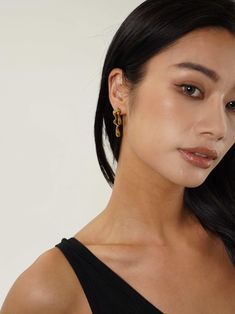 Elevate your style with our Gold Dripping Earrings. These abstract, geometric-inspired pieces make a bold statement, with their irregular form hinting at dripping luxury. Perfect for modern fashionistas or as a unique gift for her. Modern Geometric Earrings For Party, Trendy Geometric Earrings For Party, Modern Geometric Party Earrings, Elegant Irregular Jewelry For Party, Modern Twist Metal Earrings For Party, Modern Irregular Jewelry, Trendy Linear Drop Earrings, Modern Drop Earrings With Unique Design, Chic Geometric Earrings For Party