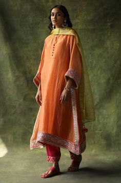 Traditional Attires, Salwar Kamiz, Silk Kurta, Boutique Dress Designs, Organza Dupatta, Orange Fabric, Embroidery Suits, Boutique Fashion, Designer Dresses Indian