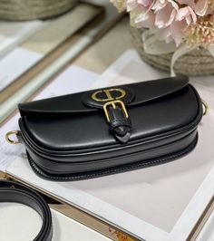 Bᴏ̆̈ʙ̆̈ʙ̆̈ʏ̆̈ The latest underarm bag of the Poppy series, a bag that looks a thousand times better than the picture in real life ‍♀️, exquisite and handsome, calfskin with excellent hand feeling, high-grade and wear-resistant, adjustable shoulder strap, and very large capacity But, two mobile phones are more than enough, the key is that it is too easy to wear clothes

 size: 21*5*12cm Bobby East, Embroidered Handbag, Lv Purse, Lv Shoes, Underarm Bag, Lv Handbags, Lv Belt, Black Shoulder Bag, Lv Wallet