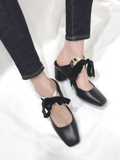 - Square toe- Upper ribbon strap- Round heelMeasurements- Heel: 1.5- Size: (KR)225-(KR)255- This item is based on the KR shoe size. Please refer to the size chart.Composition - Upper: Velvet, CowhideDesigner- Made in Korea- by JAM'T- Style#: 300621263 Spring Ribbon Heels With Closed Toe, Spring Heels With Ribbon And Round Toe, Spring Ribbon Heels With Round Toe, Block Heel Ribbon Heels For Evening, Formal Heels With Ribbon And Round Toe, Formal Round Toe Heels With Ribbon, Formal Ribbon Heels With Round Toe, Spring Ribbon Low Heel Shoes, Elegant Leather Mules With Bow