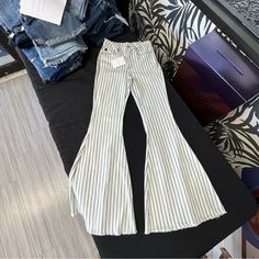 White Jeans With Blue Stripes And Flare Leg / Bell Bottoms Kancan Jeans, Jeans White, Bell Bottoms, Blue Stripes, Flare Jeans, White Jeans, Blue White, Wide Leg, Color Blue