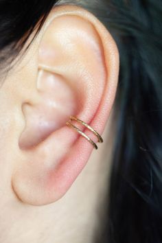 Our Ear cuff or conch ring is perfectly comfortable for the ear and easy to wear. This listing is for a single (1) double ear cuff. Our Clip on ear cuff, slightly adjustable with a little squeeze and available in our one size fits all fake piercing. M E T A L ⋯ C O L O R 14k Yellow gold filled 14k Rose gold filled Sterling Silver D E T A I L S No piercing needed this open hoop slides on and off the ear and is slightly adjustable. S H I P P I N G These packages are ready to ship in just 1-2 days Handmade Adjustable Gold Ear Cuff, Adjustable Single Ear Cuff For Everyday Wear, Adjustable Gold Pierced Ear Cuff, Adjustable Gold Cartilage Earrings As Gift, Adjustable Gold Ear Climbers For Gift, Adjustable Gold Wrap Single Earring, Adjustable Single Gold Wrap Earring, Adjustable Pierced Ear Climbers As Gift, Dainty Adjustable Ear Cuff For Pierced Ears