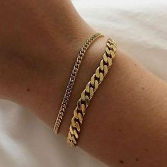 Minimal and classic gold curb link bracelet. The dainty and trendy style is perfect for everyday wear. You can wear it alone or layer it with other gold bracelets. A perfect addition to your jewelry collection! Check out the Charlotte Bracelet for a thicker version!………………………………….D E T A I L S• Materials: Stainless steel, 18k gold plating.• Length: 6 inches (15 cm) + extension 2 inches (5 cm) • Width: 3 mm• This product is hypoallergenic, water and tarnish resistant Jewelry Street Style, Pear Shaped Diamond Necklace, Street Style Jewelry, Clothes Reference, Jewelry Bracelets Gold, Gold Armband, Mens Gold Bracelets, Solitaire Necklaces, Jewelry Lookbook