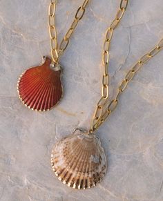 This 24k gold plated Scallop Shell Chain is sure to elevate your beachy attire. If you want a necklace that is both trendy and a conversation starter, this is the one! 100% Tarnish free (just rinse with freshwater after the beach!) and ready for all of your mermaid activities! 18 inches Shell Jewelry Ideas, Beachy Jewlery, Mermaid Activities, Seashell Necklaces, Chunky Gold Chain Necklace, Shell Projects, Beachy Jewelry, Chunky Gold Chain, Necklace Ideas