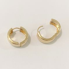 This huggie hoop earrings is composed of 14K solid gold and features a secure hinged closure for the ease of taking them on and off. Thick Huggie Dimensions: outer diameter: approximately 17.6mm inner diameter: approximately 12.5mm hoop width: approximately 8mm wide post thickness: 0.8mm post length: 7mm Backing Type: Latch Back Weight: approximately 4 grams of 14K solid gold for the pair Metal Finish: High Shine Polish This design is available in 14K Yellow Gold This item is proudly made in USA Earrings Cartilage, Tragus Conch, Affordable Gifts, Huggie Hoop Earrings, Cartilage Earrings, Single Earring, Ring Earrings, Solid Gold, Gold Rings