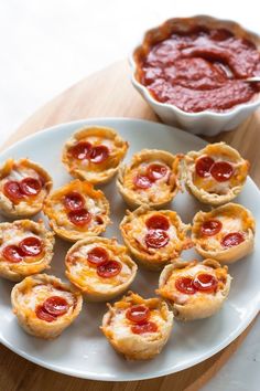 Gluten Free Pizza Appetizers, Gluten Free Bridal Shower Food Ideas, Gluten Free Football Snacks, Finger Foods Gluten Free, Gluten Free Appetizers For Party, Gluten Free Appetizers Easy, Gluten Free Party Appetizers, Gluten Free Christmas Appetizers, Gluten Free Party Snacks