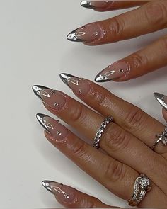 Metalic Design Nails, Silver Nails Rhinestones, Cool Silver Nails, Good And Silver Nails, Silver Nye Nails, Cat Woman Nails Zoe Kravitz, Birthday Nail Set Ideas Almond, Sliver Nails Design, Optical Illusions Nail Art