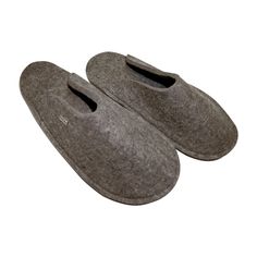 Mafi Felt slippers are made from sheep wool, which is used to polish Mafi natural wood floors and other oil finished wood flooring. Now you can have a clean and polished floor, and warm feet. US Sizing S = Women's: 5.5–7.5 Men's: <6M = Women's 8–10 Men's: 6-7.5L = 41–44 Women's: 10–12 Men's: 8-11XL = 45–48 Women's: >12 Men's: 12-15 Natural Wood Floors, Polished Floor, Mop Holder, Felt Slippers, Wood Cleaner, Natural Wood Flooring, Felted Slippers, Wood Care, 12th Man