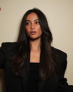 Kelsey Merritt, Dark Brunette Hair, Long Dark Hair, Beauty Looks, Face Card, Dark Brown Hair, Glam Makeup, Brunette Hair, Messy Hairstyles