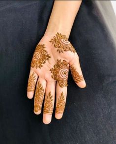 Front Hand Mehndi Designs Fingers, Back Design For Mehndi, Mendhi Designs For Front Hands, Simple Mehndi Front Designs, Mehendi On Small Hands, Simple Mahandi Disine Design, Normal Henna Designs, Front Side Mehandi Designs, Mehandi Design For Small Hands