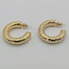 Stunning and effortless, our Suki Hoop Earrings are the perfect addition to any outfit. These lightweight, hammered brass hoops come in 14K goldplating and silverplating, adding a touch of minimalist elegance. The textured design adds a subtle sense of depth and dimension. Elevate your style with these versatile and eye-catching earrings! Hammered textured geometric minimalist hollow tube hoop earrings Brass Available in 14K goldplated and silverplated Earring size: 3.0 cm Lightweight Tube Hoop Earrings, Brass Hoops, Hammered Brass, Cuff Bangle Bracelet, Textured Design, Cuff Bangles, Silver Hoop Earrings, Ring Bracelet, Earring Necklace