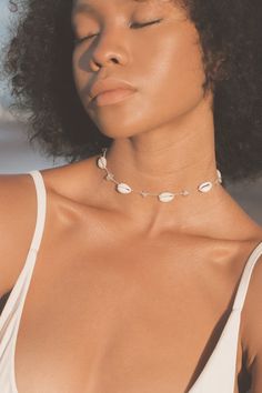 The Canggu Choker - Clear Quartz and Puka Shell Necklace - Bali Fashion – TheCrystalBoutique™ Cowrie Shell Jewelry, Bali Jewelry, Cowrie Shell Necklace, Puka Shell Necklace, Necklace Outfit, Canggu Bali, Shell Choker, Diy Jewelry Necklace, Bali Fashion