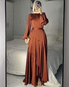 Long Sleeve Autumn Dress, Hour Glass Dresses Classy, Modest Dresses Soiree, Dresses To Wear To A Wedding Hijab, Soiree Dresses For Hijab Classy, Satin Modest Dress, Hijab Dresses Soiree, Satin Dresses Hijab, Elegant Modest Dresses