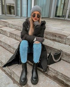 Black And Tan Shacket Outfit, Oversized Sweater Outfit Fall, Converse Outfit Summer, Cute Sweater Outfits, Outfit Botas, Look Adidas, Ny Outfits, Skandinavian Fashion, Cold Outfits