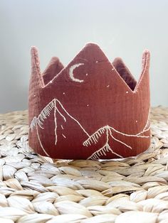 This hand embroidered crown would make a perfect addition to your child's birthday party to make it an even more special day. It can however be worn on any day when your little one wants to become a Royal. It is a unique piece, which was made with lots of love. Note that this is a handmade item, therefore there may be small variations. Actual colors may vary too. Due to light and screen display the colours might be shown slightly different. With its fabric fastener, you can adjust the crown acco Sew Birthday Crown, Embroidered Crown, Crown Embroidery, Felt Birthday Crown, Mountain Embroidery, Waldorf Birthday Crown, Fabric Crown, Felt Crown, King Birthday