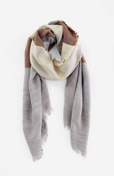 Add a cozy touch of warmth to any outfit with our extrasoft scarf.  Twist or tie this effortless style any way you like to elevate the look of sweaters, dresses and more. Eyelash fringe on short edges. 72% acrylic and 28% viscose rayon woven Hand wash cold separately, only nonchlorine bleach if needed, line dry, cool iron if needed; or dry clean 74" X 25" ImportedCOLOR: Oatmeal Multi  STYLE NO: 231651  SIZE: 1SZ NEW with TAG in J. Jill packaging! Perfect NEW condition, FIRST quality, NEVER worn! Comes from a clean, smoke free home! ~ 2F1 ~ ~ 2F2 ~ One Size Beige Scarves For Fall, Casual Brown Scarf For Fall, Soft Knit Scarves For Cold Weather In Fall, Beige Casual Scarves One Size, Casual Beige Scarf One Size, Casual Cream Scarves For Winter, Casual Cream Scarves One Size Fits All, Casual Cream Scarf For Winter, Casual Cream Scarf One Size