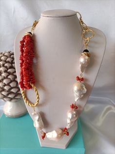 Hand made with Natural coral threads and 5 large scaramazze pearls. Nickel free chain. 925 silver clasp. Shipped in gift box. Thank you for visiting my shop. I'm available for any clarification. Mary's laboratory Chip Bead Jewelry, Beaded Jewelry Necklaces, Dragonfly Jewelry, Multi Layer Necklace, Semi Precious Jewelry, Stone Beaded Necklace, Handmade Fashion Jewelry, Natural Coral, Coral Jewelry